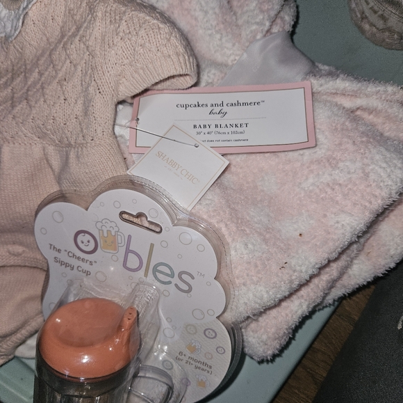 Sweater/knitted onsie bany blanket and funny mug/sippy cup/NEED GONE ASAP! - Picture 4 of 7